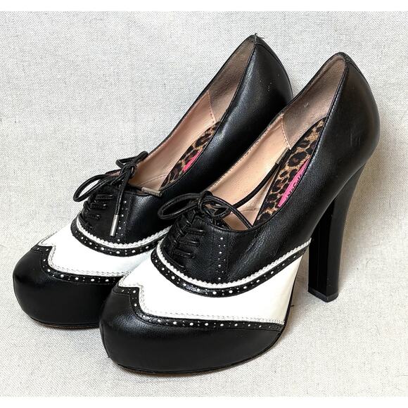 BETSEY JOHNSON Black and White Napoleon Oxford Wingtip Pump Women's Size 6.5 - Picture 3 of 7